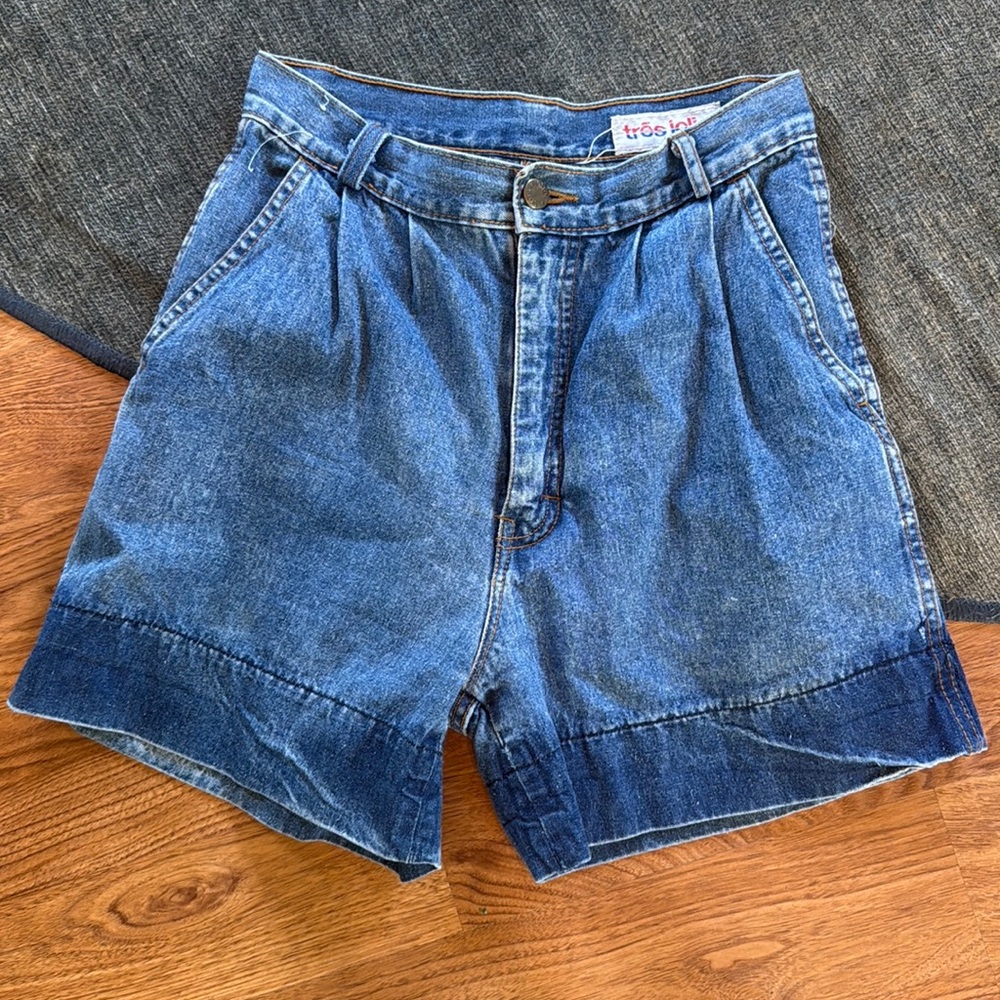 Vintage tres jolie size small jean shorts